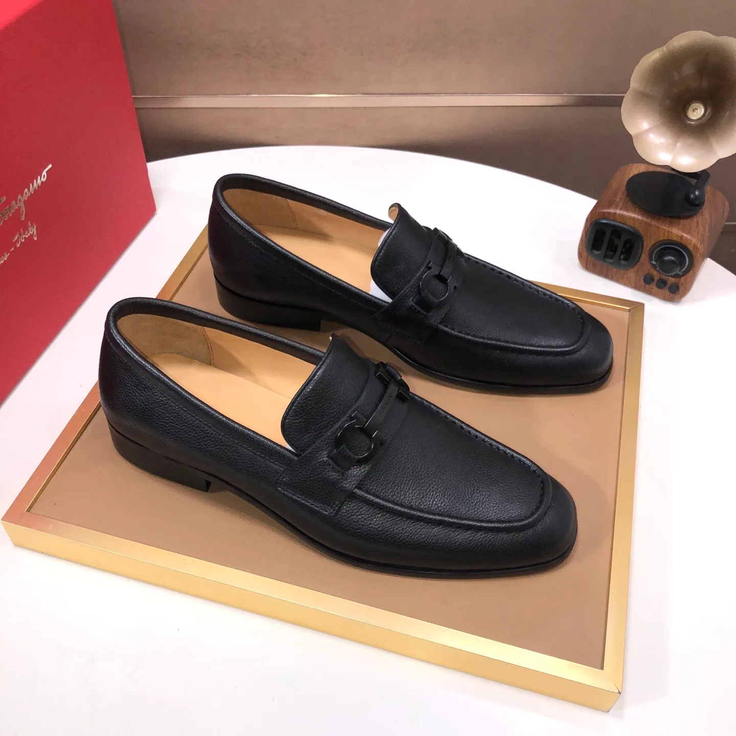 Men's shoes💰580💰【Ferragamo】Official website new product update👏High-quality casual shoes👟Imported first-layer calfskin with official website breathable printed fabric, comfortable and breathable, cowhide lining. Matching code: 38~44 (45 customized, non-refundable)